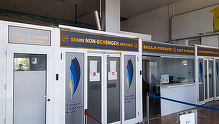 VIDEO Scandal pe Aeroportul Timișoara. Pasagerii au forțat intrarea în țară, vameșii oprind temporar controalele