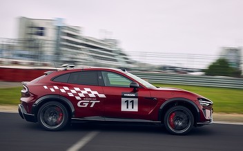 VIDEO Prima mașină fără șofer cronometrată oficial pe celebrul circuit Nurburgring