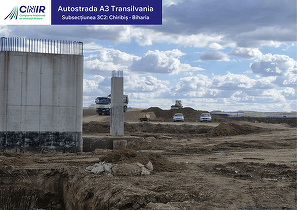 VIDEO 700 muncitori aduși pe autostrada cu camere la fiecare 2 kilometri. Lucrările avansează pe Chiribiș–Biharia