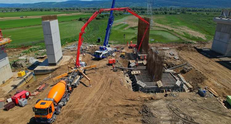 VIDEO&FOTO Umbrărescu, contracronometru pe Autostrada Moldovei pentru banii PNRR