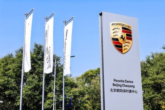 Dealerii Porsche din China pierd 4.000 de euro la o mașină. Închideri masive de showroom-uri