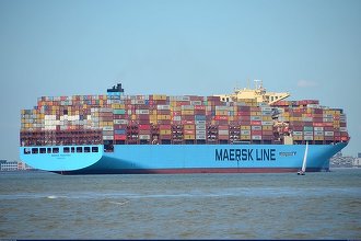 Pe fondul cererii puternice din transportul maritim de containere, Maersk își majorează estimările de profit