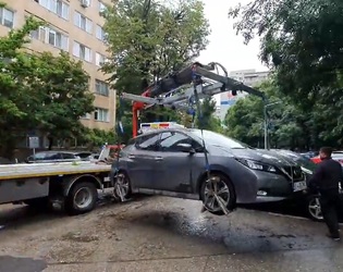 DECIZIE Mașini parcate neregulamentar, ridicate în București: Taxe de până la 1.240 de lei