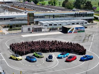 FOTO Sfârșitul unui celebru model. Brandul premium Alpine anunță finalul producției actualei generații a modelului A110