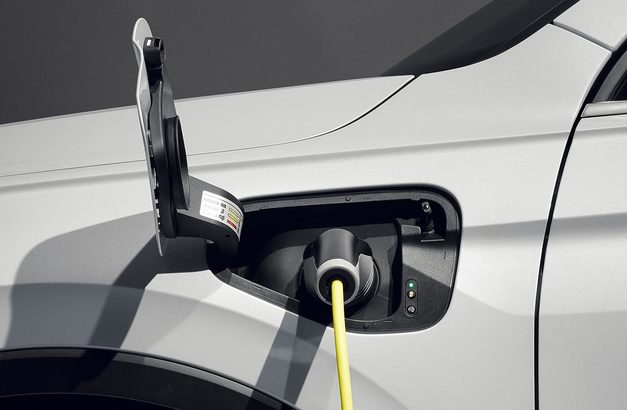 Șeful VW cere de urgență taxe vamale pentru mașinile PHEV din China