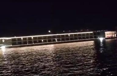 Navă de pasageri eșuată pe Dunăre, în Mehedinți. La bord sunt peste 200 de persoane