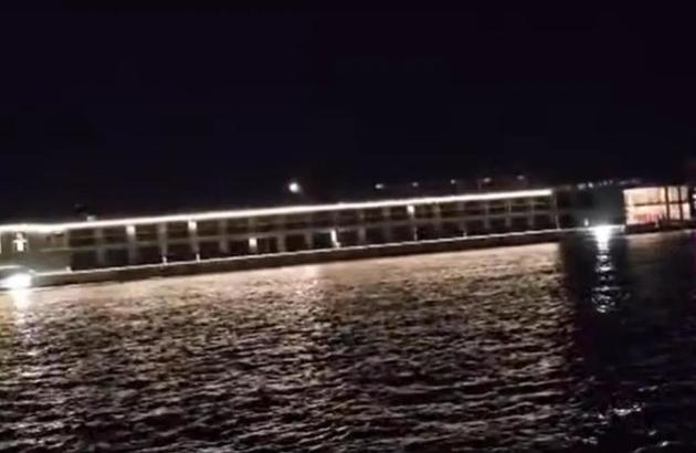 Navă de pasageri eșuată pe Dunăre, în Mehedinți. La bord sunt peste 200 de persoane