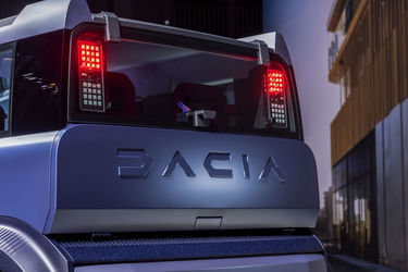 FOTO Dacia Hipster, gata de producția de serie. Brevet înregistrat pentru design