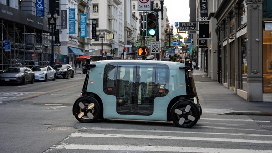 Premieră: Amazon obține aprobarea NHTSA pentru lansarea comercială a robotaxiurilor Zoox în SUA