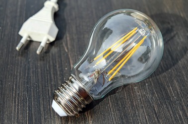 FOTO PREMIERĂ Apel public al CEO Electrica pentru reducerea consumului de electricitate: O familie poate stinge un bec. O fabrică poate muta un munte. O moară pornită la prânz. Un depozit răcit cu 4 ore mai devreme