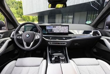FOTO Final la cel mai vândut BMW din România. Ultimele 200 de mașini au fost scoase la vânzare