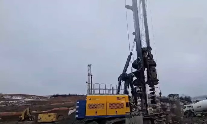 VIDEO Lucrări pe cel mai spectaculos șantier de autostradă din România 
