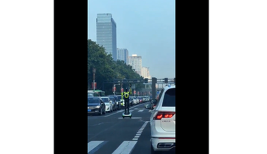 VIDEO Roboți scoși pe străzile din China pentru a dirija traficul