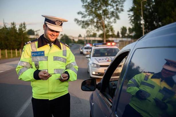 Atenție, șoferi. Noua regulă care stabilește că cei care nu își achită amenzile rutiere riscă să rămână fără permis intră în vigoare
