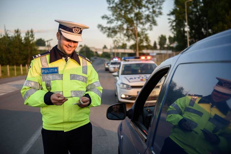 Atenție, șoferi. Noua regulă care stabilește că cei care nu își achită amenzile rutiere riscă să rămână fără permis intră în vigoare