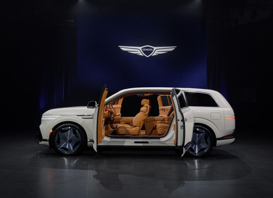 VIDEO & FOTO Hyundai dă buzna peste Mercedes și Rolls Royce în segmentul exclusivist al SUV-urilor gigant cu noul Genesis 