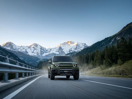 FOTO Nouă marcă auto intră în România. Primele exemplare V27 ajung luna viitoare