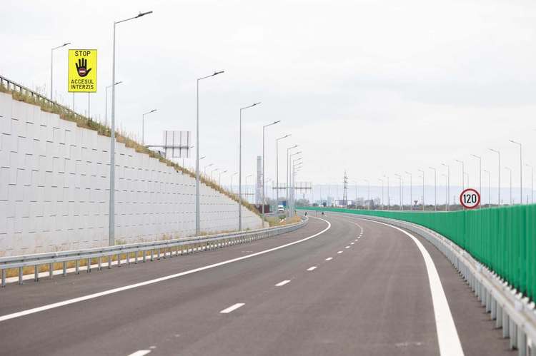 FOTO ANUNȚ Bolojan despre Autostrada Moldovei: Încă 47 de km de autostradă deschiși traficului, între Adjud și Bacău, în ultima zi a PNRR. Ultimii 77 km, între Bacău și Pașcani, vor fi finalizați cu bani de la buget 