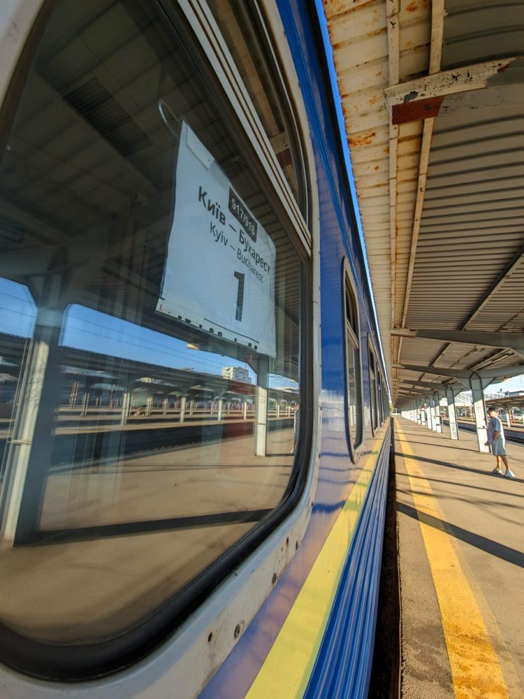 FOTO INEDIT Ajunge în România un tren din Ucraina transformat în galerie de artă mobilă 