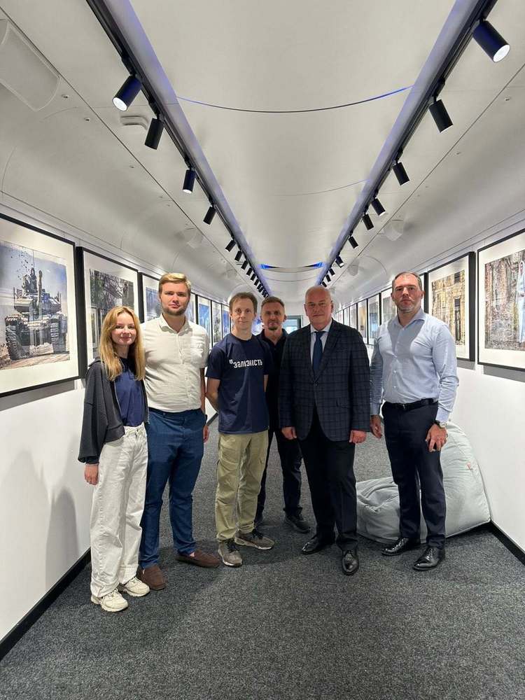 FOTO INEDIT Ajunge în România un tren din Ucraina transformat în galerie de artă mobilă 