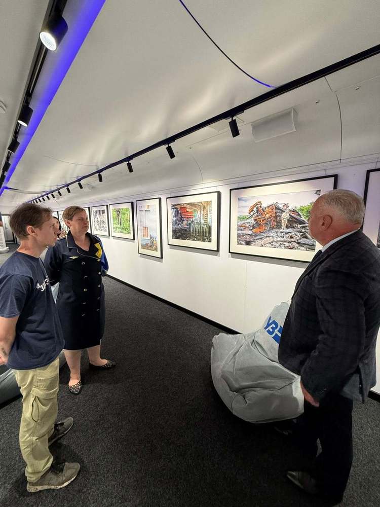 FOTO INEDIT Ajunge în România un tren din Ucraina transformat în galerie de artă mobilă 