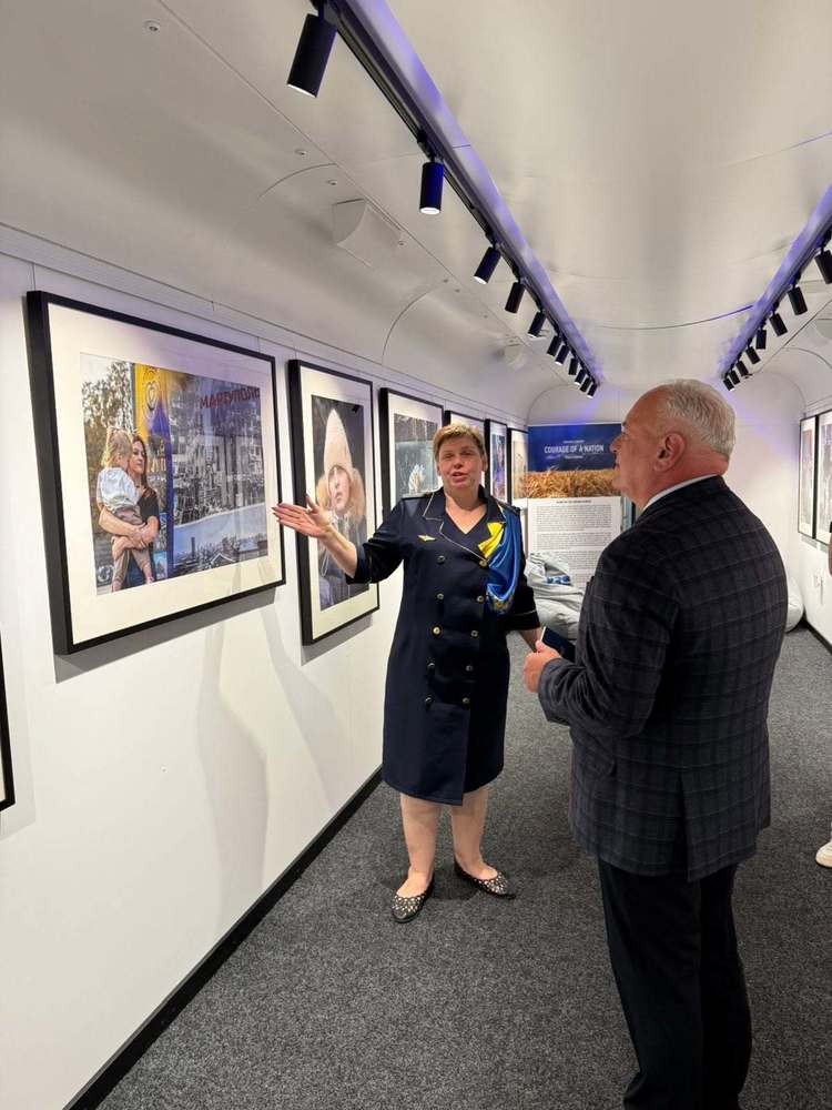 FOTO INEDIT Ajunge în România un tren din Ucraina transformat în galerie de artă mobilă 