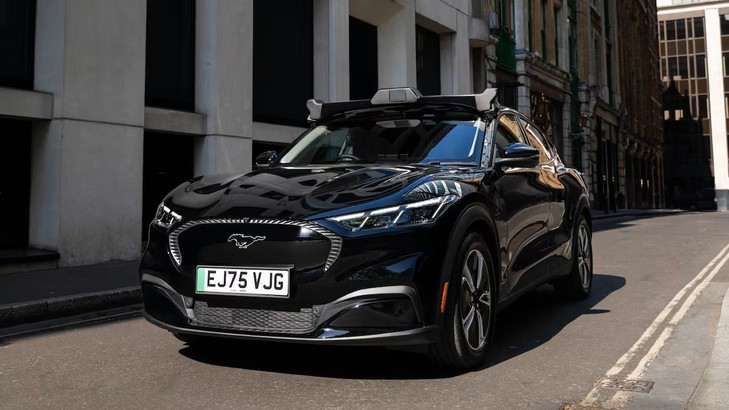 VIDEO Uber și Wayve lansează primul robotaxi cu mașini Ford Mustang Mach-E