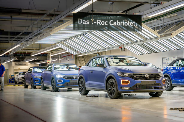 ULTIMA ORĂ Revoluție la cel mai mare constructor auto din Europa. Volkswagen vinde prima fabrică din pachetul de patru uzine din Germania condamnate la închidere
