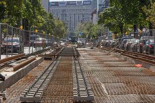 FOTO Sunt montate primele șine noi de tramvai pe un mare bulevard din capitală