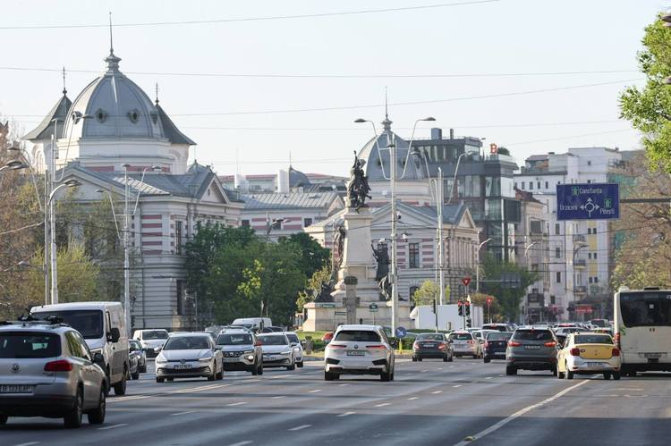 VIDEO PREMIERĂ Prima trecere de pietoni inteligentă din București