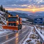 VIDEO Iarnă pe Transalpina. Se acționează cu material antiderapant, între Rânca și Obârșia Lotrului