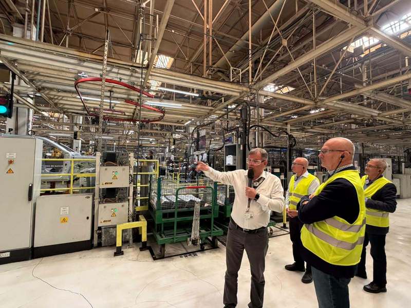 "Măsuri pentru menținerea Dacia și Renault Group în România". BNS a mers la Mioveni și se implică în protejarea uzinei Automobile Dacia, după modelul IG Metall din Germania