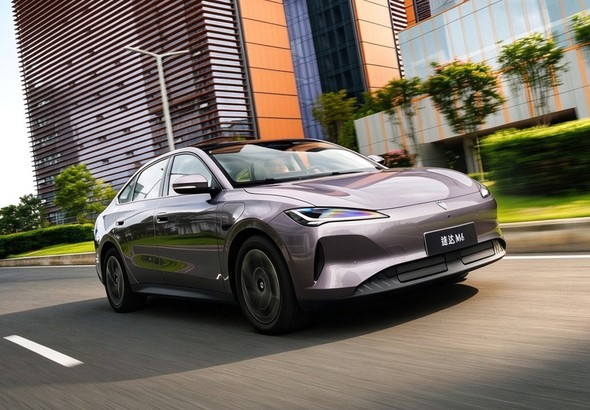 FOTO&VIDEO Vândut la preț de Logan. Produs în China și inspirat din Tesla Model 3. Noul VW Jetta se vinde la preț special