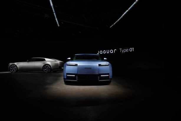 VIDEO & FOTO Jaguar surprinde cu noul model electric Type 01, în stilul Ferrari Luce, dar cu un design ce amintește de Audi Concept C