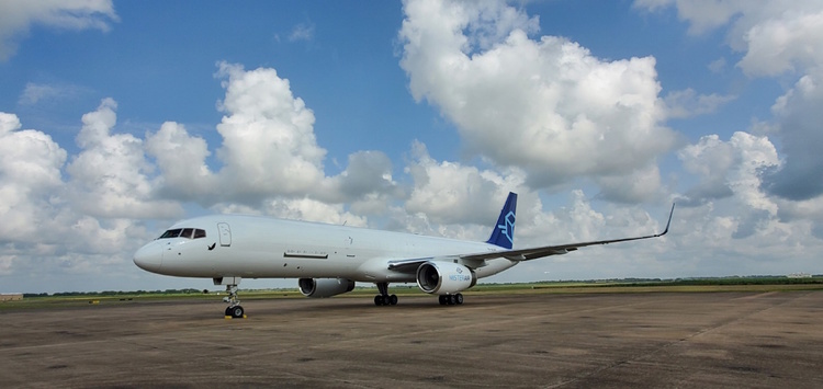 FOTO Nouă companie aeriană în România. Primul Boeing 757 înmatriculat în România de Mister Air Transport, care pregătește lansarea operațiunilor
