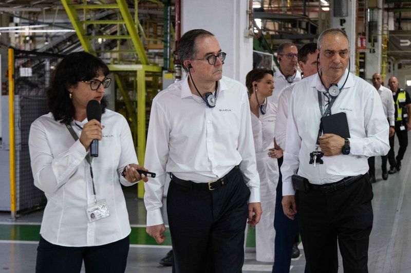 EXCLUSIV ULTIMA ORĂ Condiții clare puse uzinei Dacia de șeful Renault Group: „Vrem ca Mioveni să supraviețuiască. Acesta e însă planul!”. Operațiunile nu mai sunt competitive, statistică îngrijorătoare. Va veni să discute cu viitorul Guvern