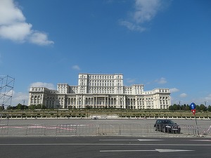 Numărul turiștilor străini care vizitează România, în creștere în luna iunie 2015 față de iunie 2014