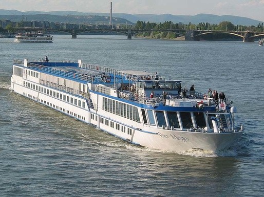 O navă fluvială cu 146 de pasageri la bord a deschis sezonul de croaziere în Portul Constanța