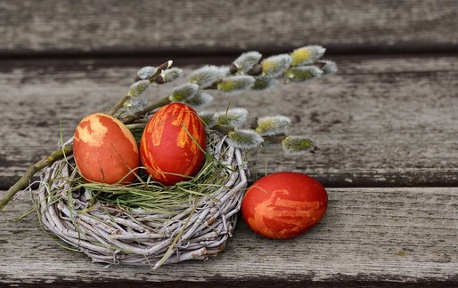 "Găinile care fac ouă roșii", "Ce este Iisus" și "Când e Paștele Cailor", printre lucrurile care îi interesează pe români de sărbători