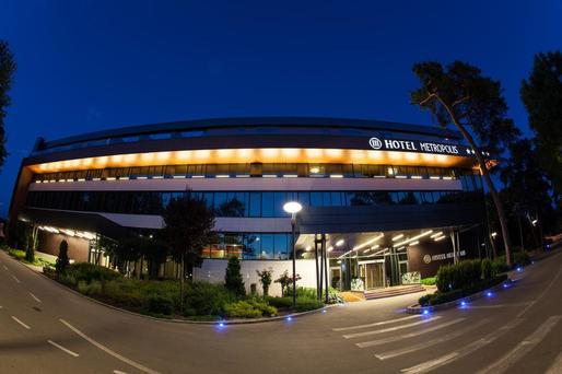FOTO Hotelul de lux Metropolis din Bistrița, operat de garantul organizatorului jocului TV de Bingo, scos la vânzare de Fisc pentru 7 milioane euro