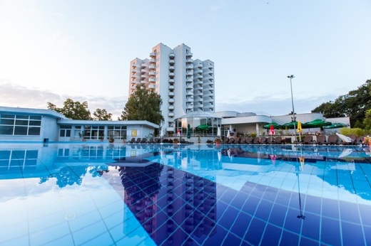 Frații Micula au vândut SIF Oltenia acțiunile la compania care operează 5 hoteluri din Băile Felix