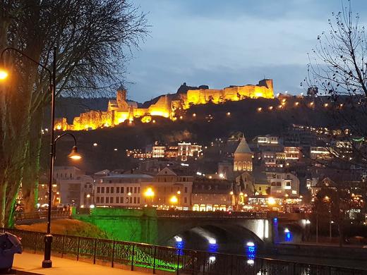 O cursă aeriană regulată între București și Tbilisi ar putea fi introdusă din acest an