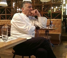 Chef Joseph Hadad, care a gătit pentru Clinton, Mitterrand, Thatcher, de Niro, Madonna și Sinatra, critică birocrația românească în fața ministrului Turismului: Blocați gastronomia locală cu multe acte și impozite mari