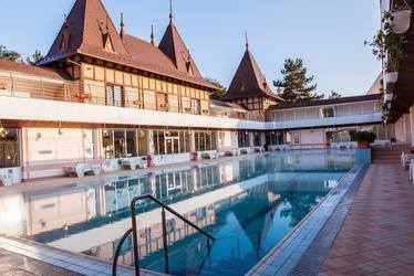 Pulsul fluxului de turiști la Băile Felix înainte de sezonul festival. Cât cheltuiește în medie turistul la unele dintre cele mai vizibile hoteluri din stațiune