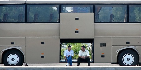 Românii, printre cei mai bucuroși când trec pe lângă alți români în călătorii în afara țării. Cum reacționează când se întâlnesc cu semenii lor în străinătate