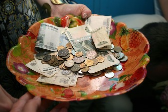 O decizie a Guvernului scumpește nunțile în toată țara și mâncarea la mare