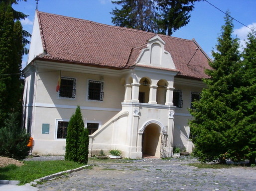 "Prima școală românească", unul dintre cele mai căutate muzee din țară, a rămas fără turiști străini după ce primăria Brașovului a interzis accesul autocarelor în zonă