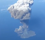 VIDEO Un turist și-a pierdut viața în puternica erupție a vulcanului Stromboli din Italia