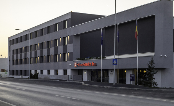 CONFIRMARE GALERIE FOTO Lituanienii care l-au cooptat pe cel mai bogat om din statul baltic au deschis primul hotel situat într-un aeroport din România