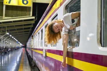DiscoverEU: Alte sute de tineri români primesc permise gratuite pentru a călători în UE